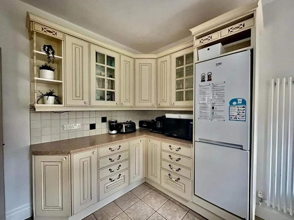 Bournecoast Family Home With Garden -Wifi -Hb8530 contacts